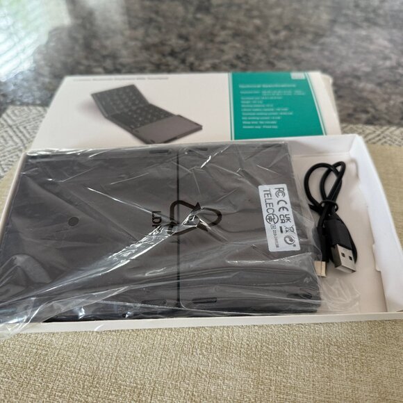 Fold-able Bluetooth Keyboard with Touchpad - Picture 3 of 4